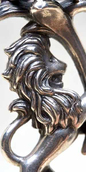 Lion with Crown Yad Side Closeup Top